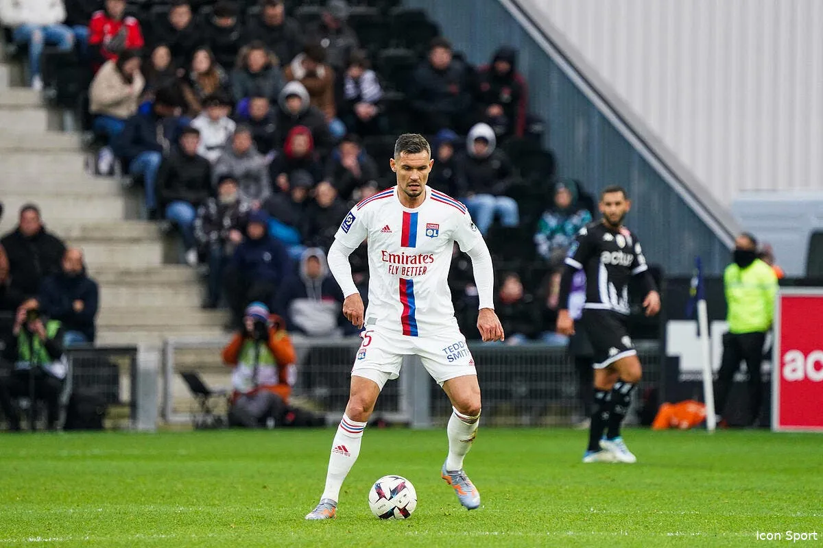 ol ce cadre fait un choix fort blanc n y est pour rien icon elscool 212 357552