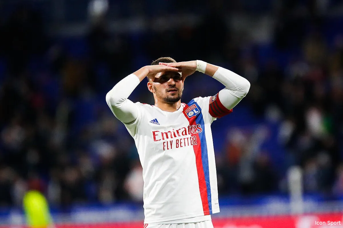 ol de retour en forme aouar se regale aux cotes de paqueta icon 25i7913 327043