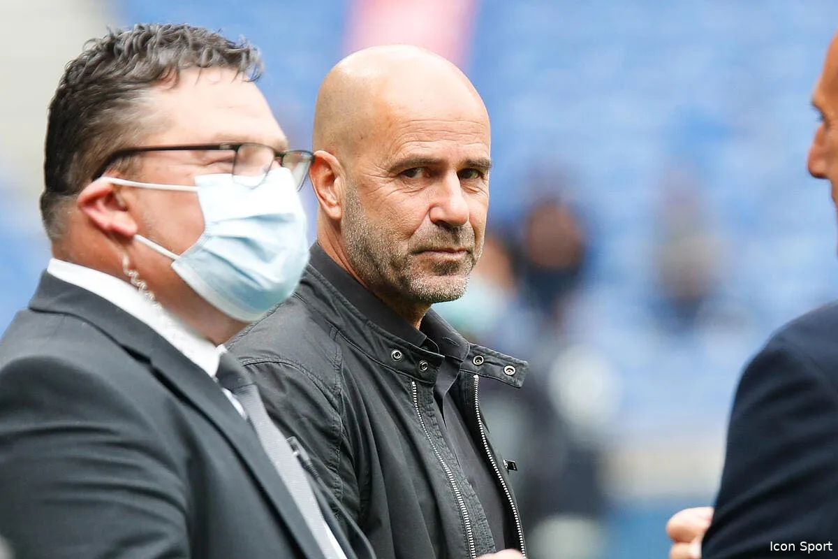 ol fini la cour de recre place au travail a lyon icon 25i7707 copie 321843