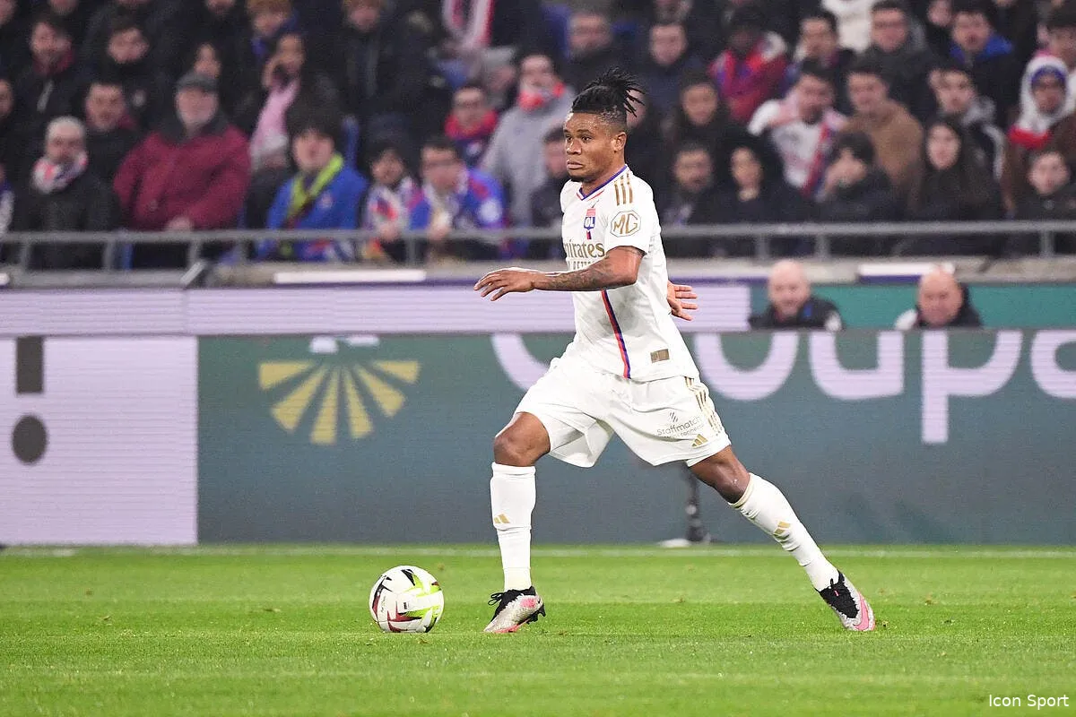 ol il voulait mettre lacazette sur le banc govou se marre icon ab1 6045 372360