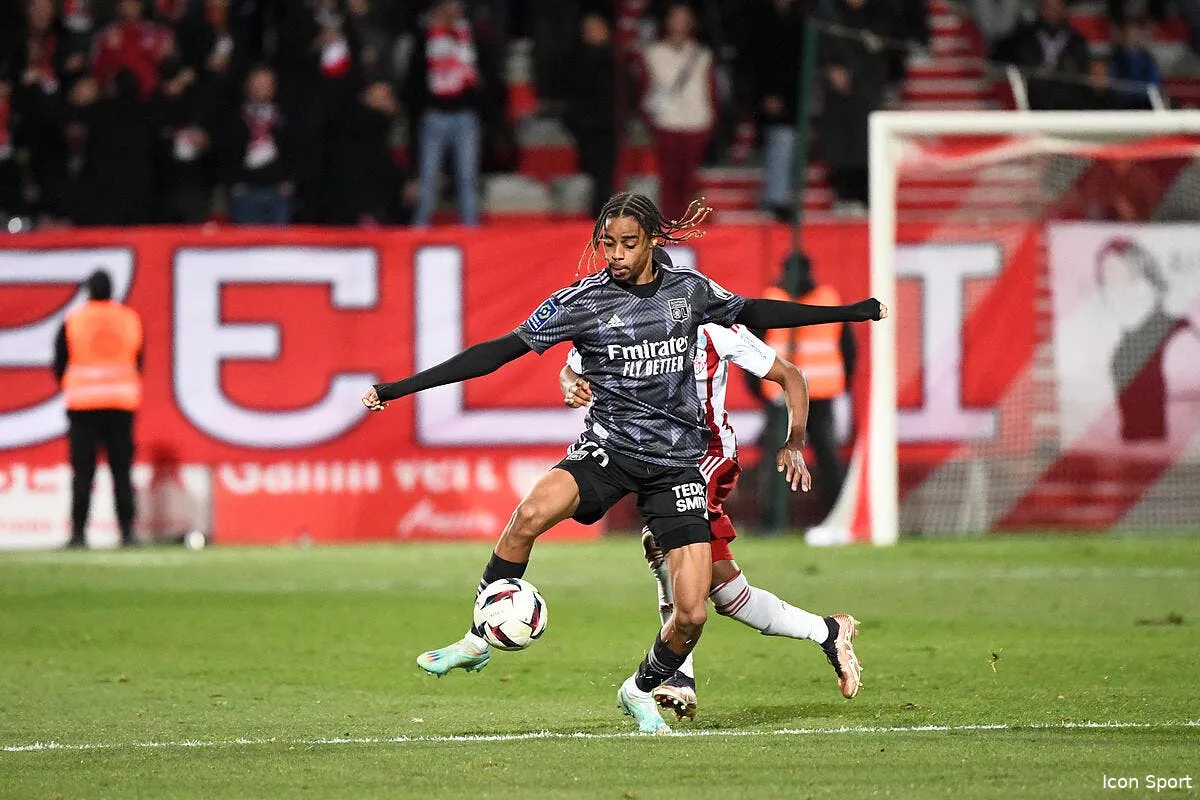 ol lacazette envoie ses messages barcola est vise icon ab1 7697 356720