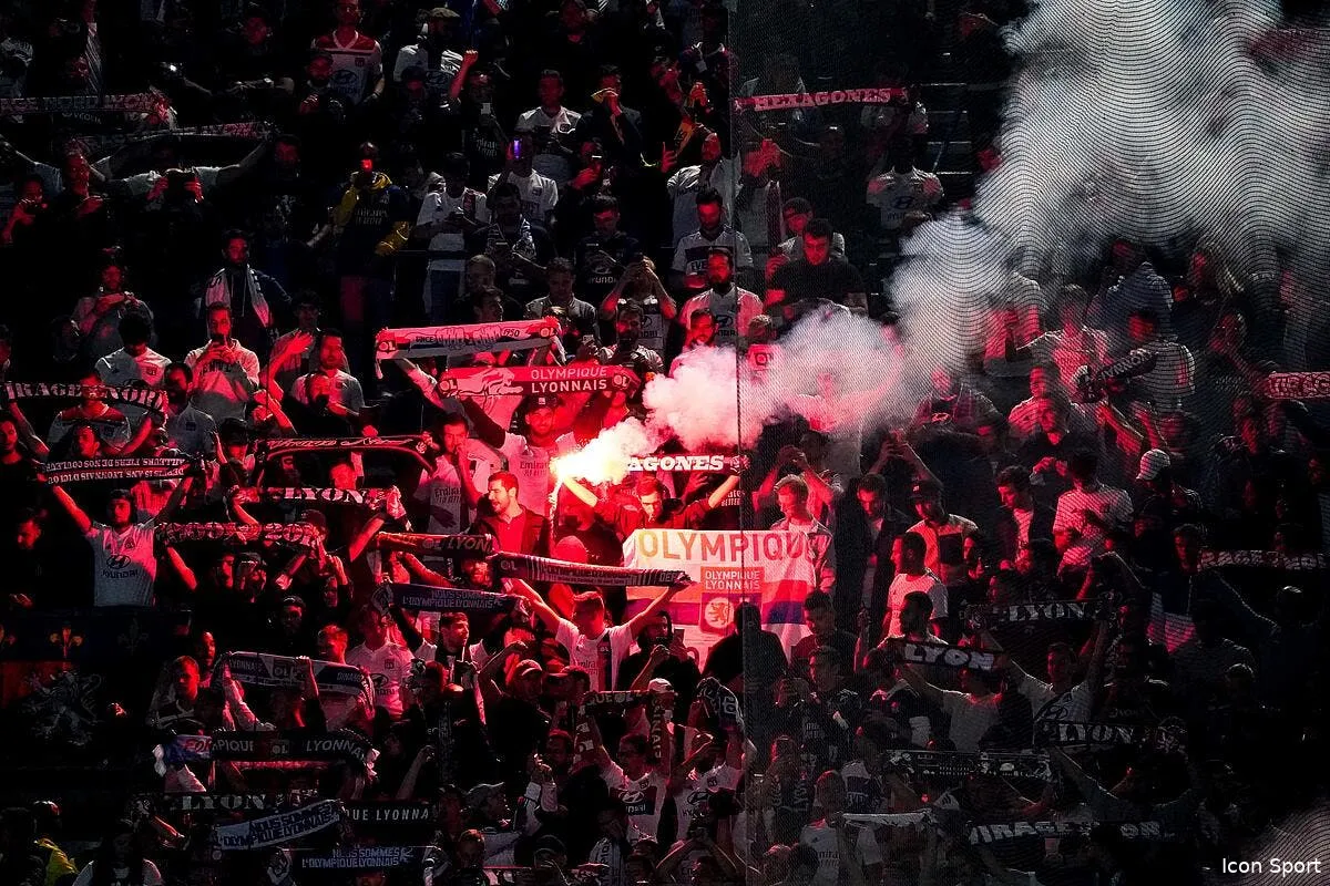 ol les supporters en fusion avant le derby attention danger icon 19092021 pf10102 325011