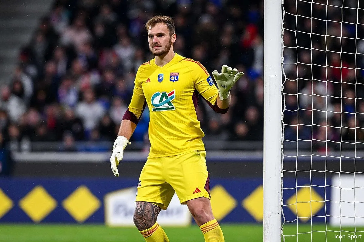 ol lopes peut trembler lucas perri va lui voler sa place icon bap 070224 93 174 372526