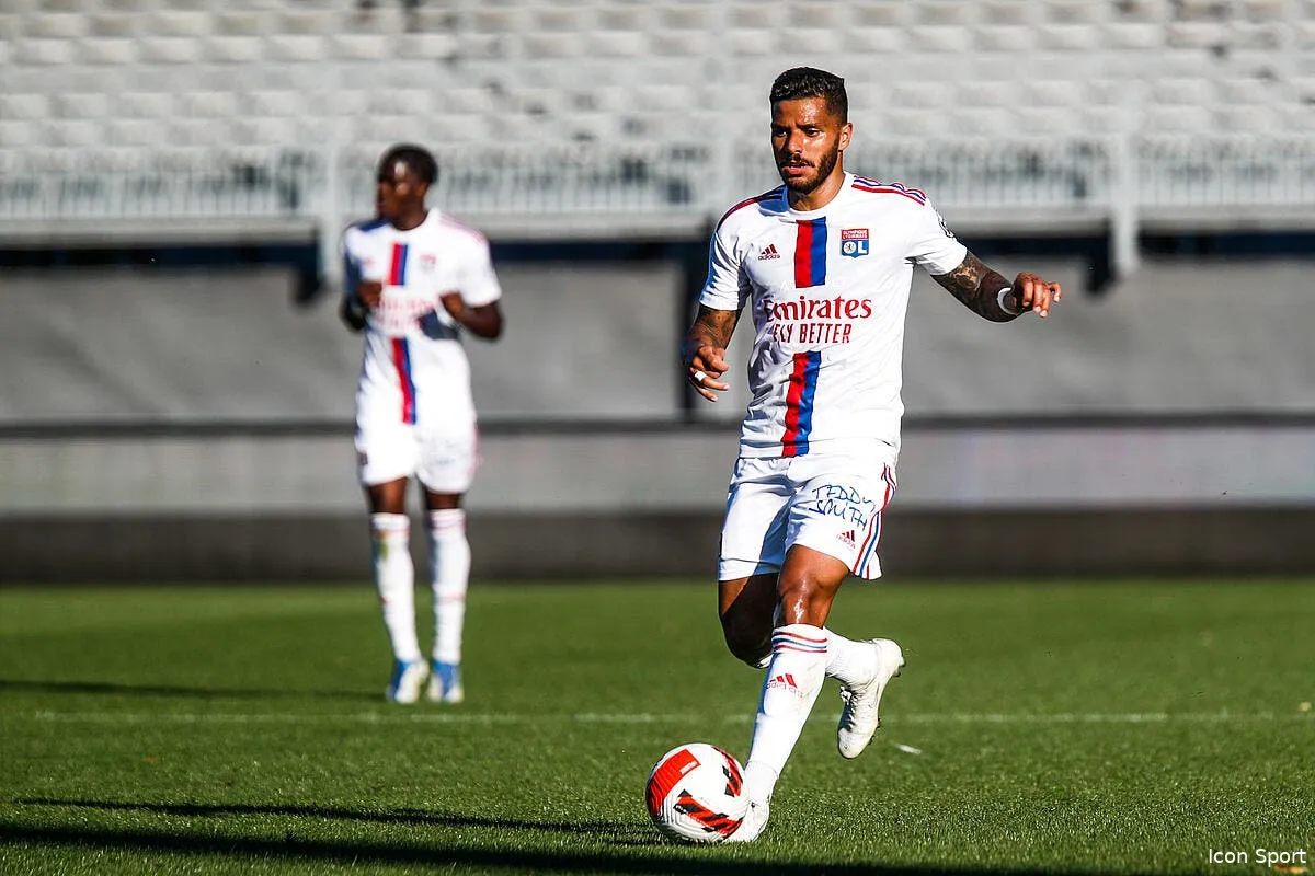 ol lyon a trouve son lateral droit icon 25i9597 348569