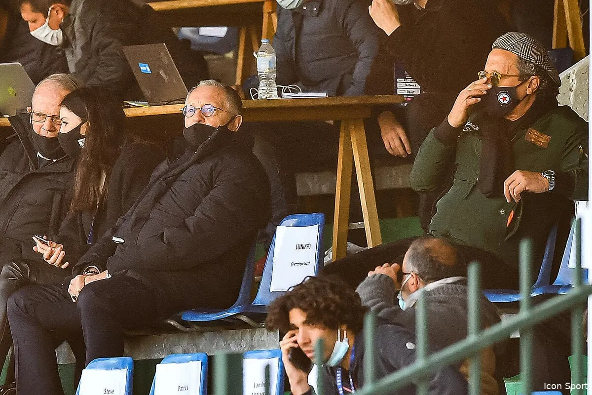 ol lyon champion aulas s incruste dans le vestiaire icon bap 080421 93 155 311643