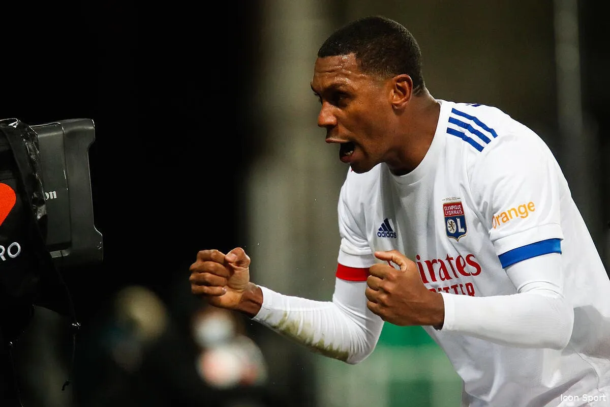 ol marcelo prolonge garcia envoie un message a juninho icon 25i9919 copie 305029