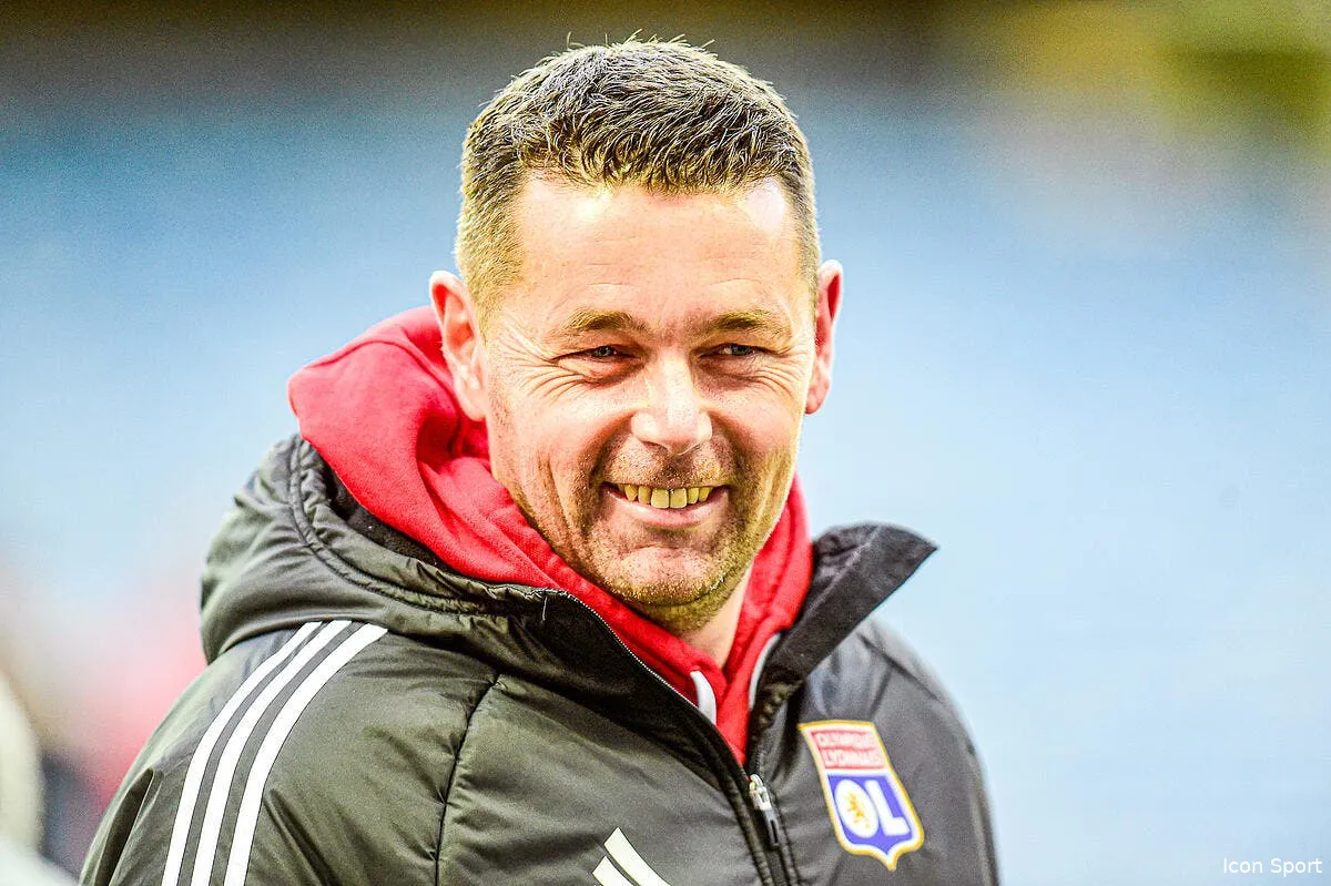 ol pierre sage recoit des ordre pour composer son equipe iconsport 240927 0028 382564