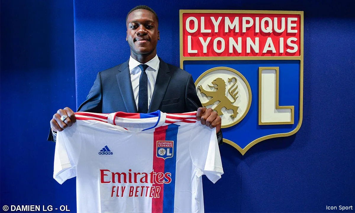 ol un jeune gardien de but signe pro dlg2912 2 320125