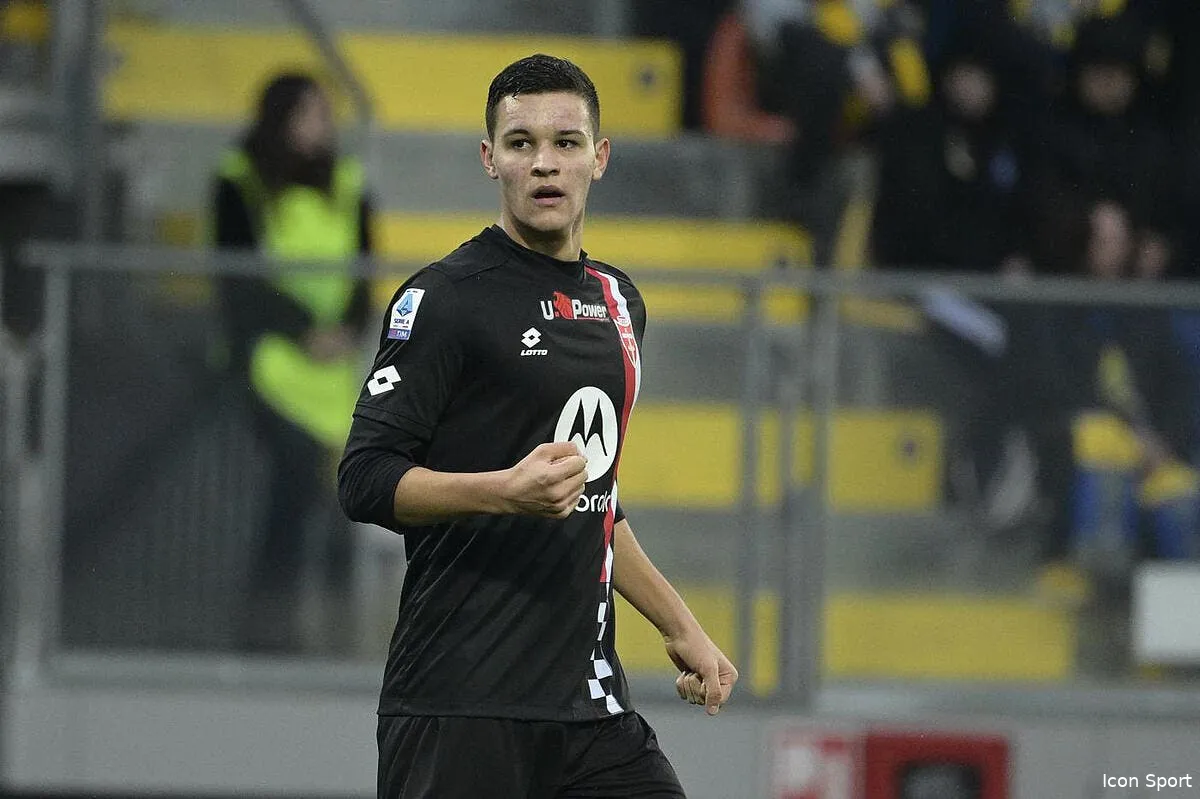 om 30 millions d euros longoria repris de volee iconsport 233672 0004 378510