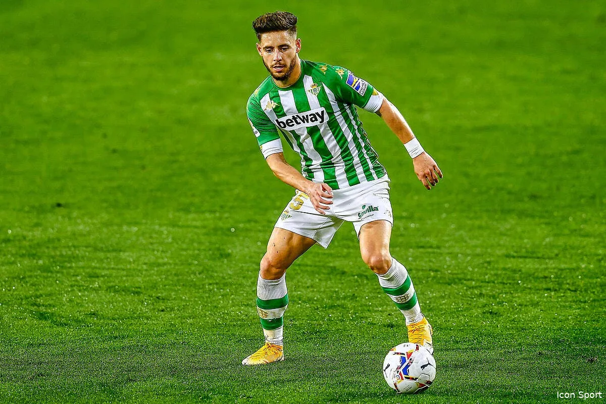 om a la lutte avec naples pour le concurrent d amavi alex moreno 319039