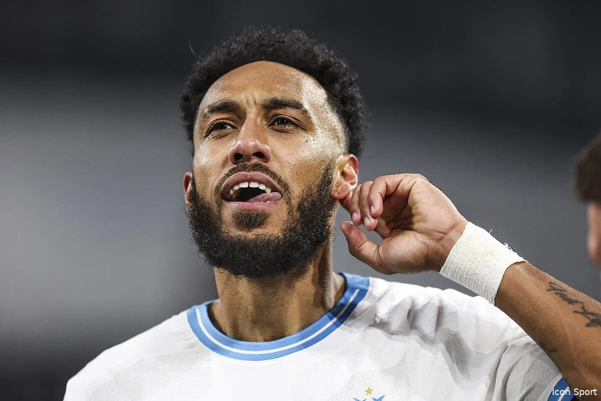 om aubameyang pousse alexis sanchez a la casse iconsport 195147 0073 372908