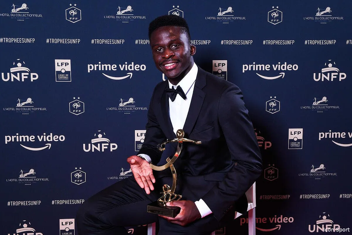 om bamba dieng cisaille les rumeurs avant le mercato icon jb1 0412 341331