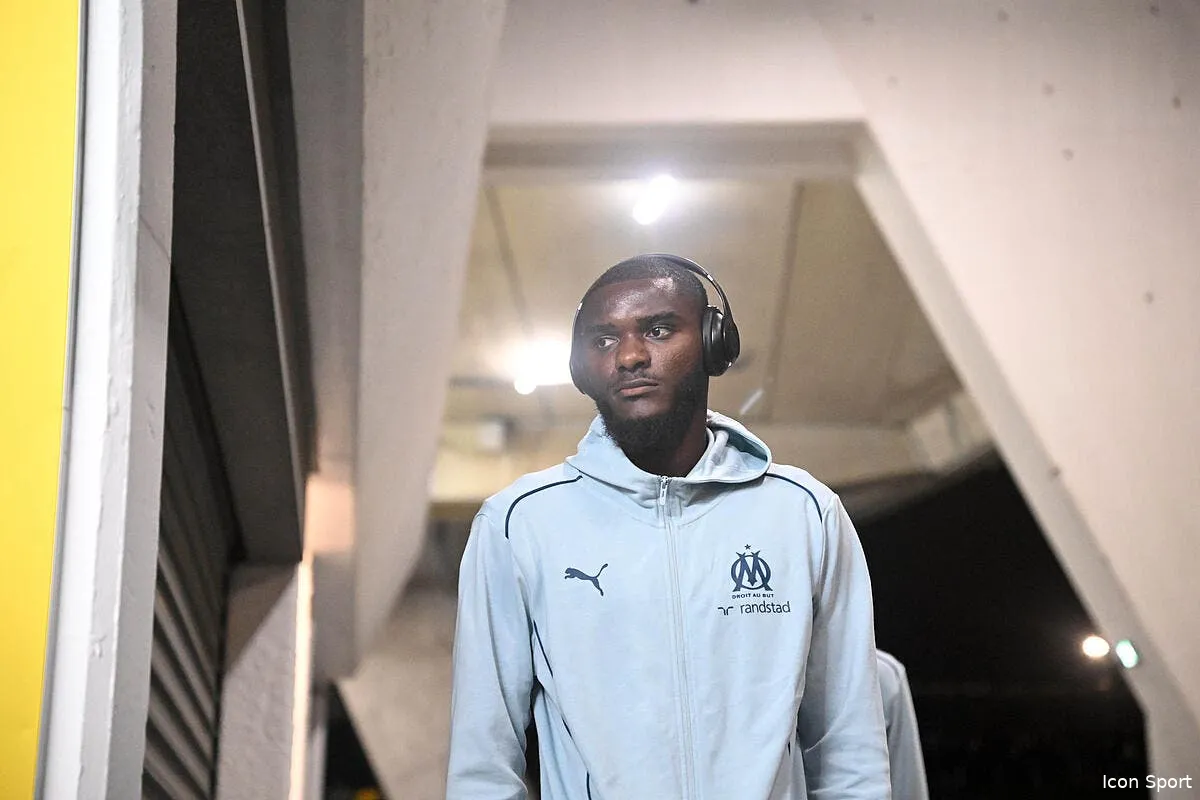 om brassier pousse dehors il a l europe a ses pieds iconsport 243590 0020 386019