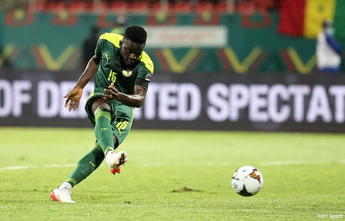 om dieng continue d affoler le mercato icon 024649 0091 333821