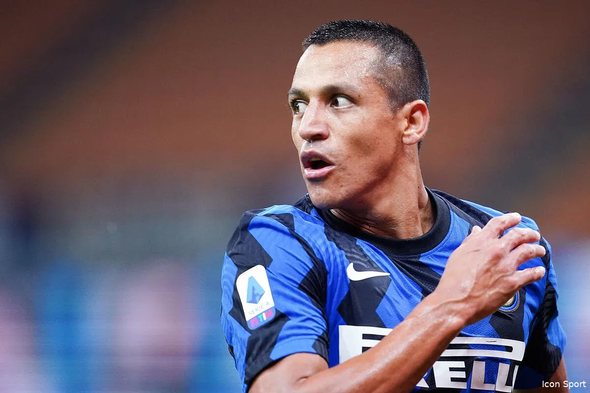 om fumee blanche alexis sanchez arrive a marseille icon sipausa 30395151 347417