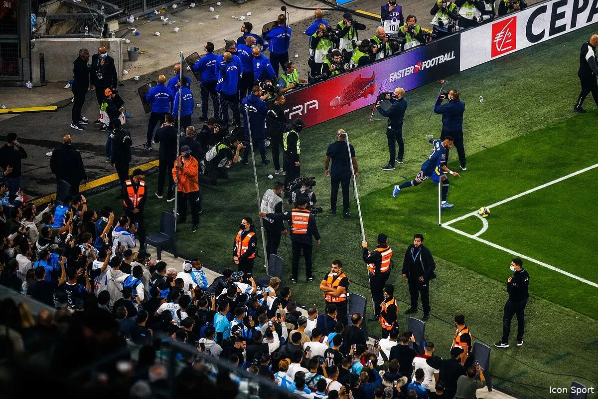 om interdiction de stade a vie contre les supporters lanceurs icon d1r7668 327495