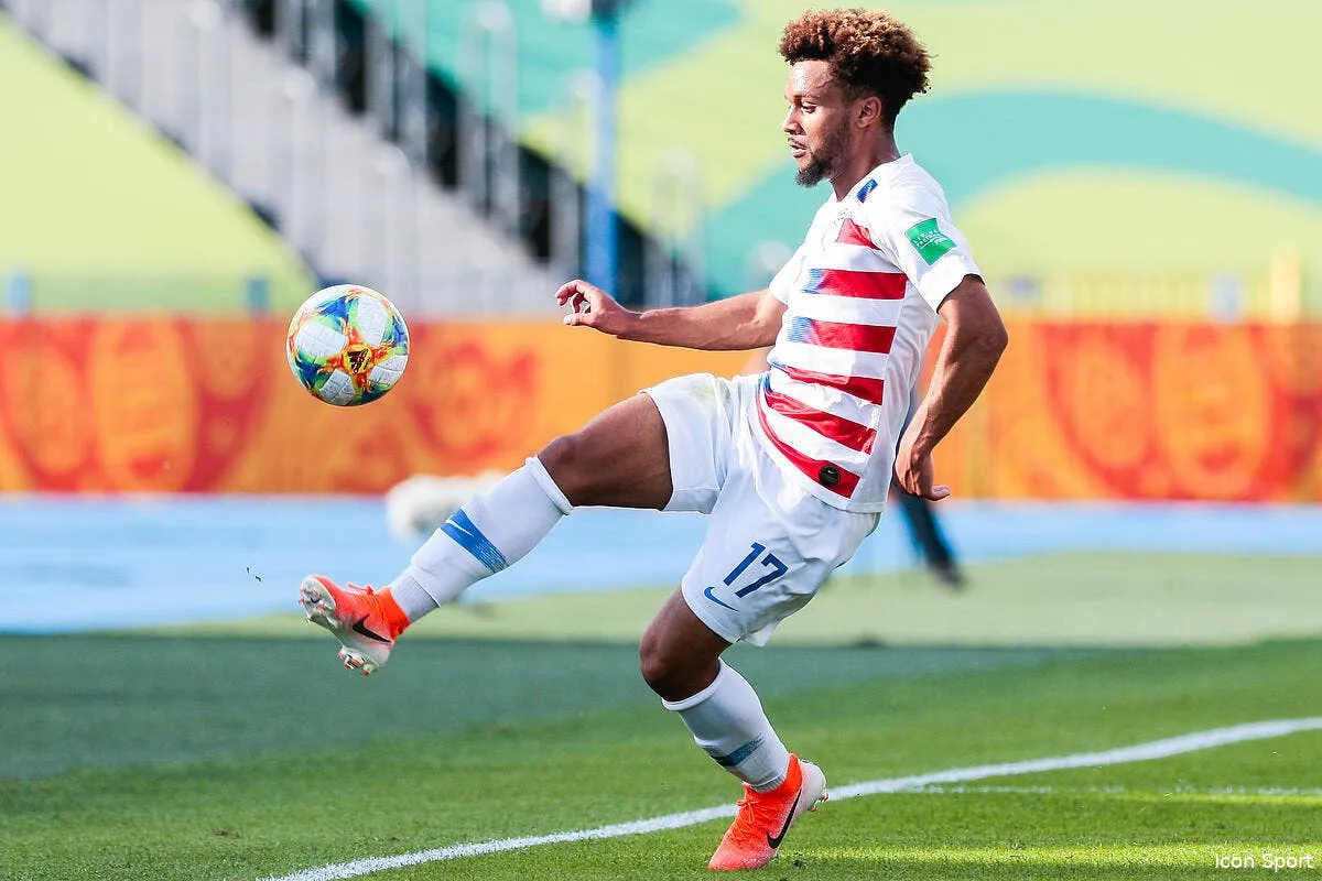 om konrad de la fuente arrive de barcelone icon nwp 040619 11 20 316569