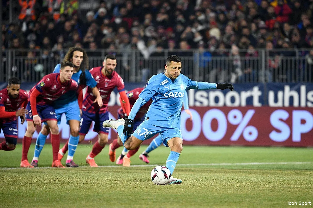 om l arbitre a aide marseille il attaque ruddy buquet icon sac9574 2 356933