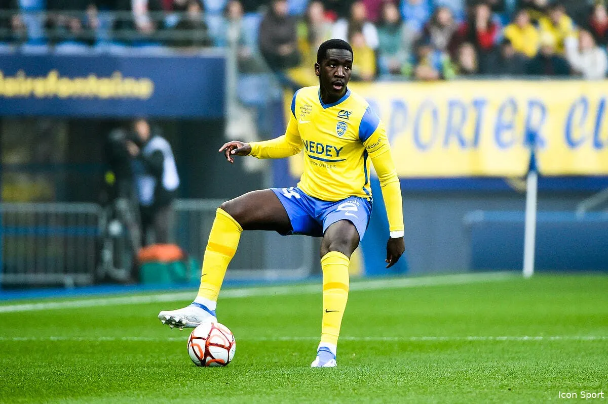 om longoria avec l agent de saliba pour un crack de sochaux icon vp2 6444 346439