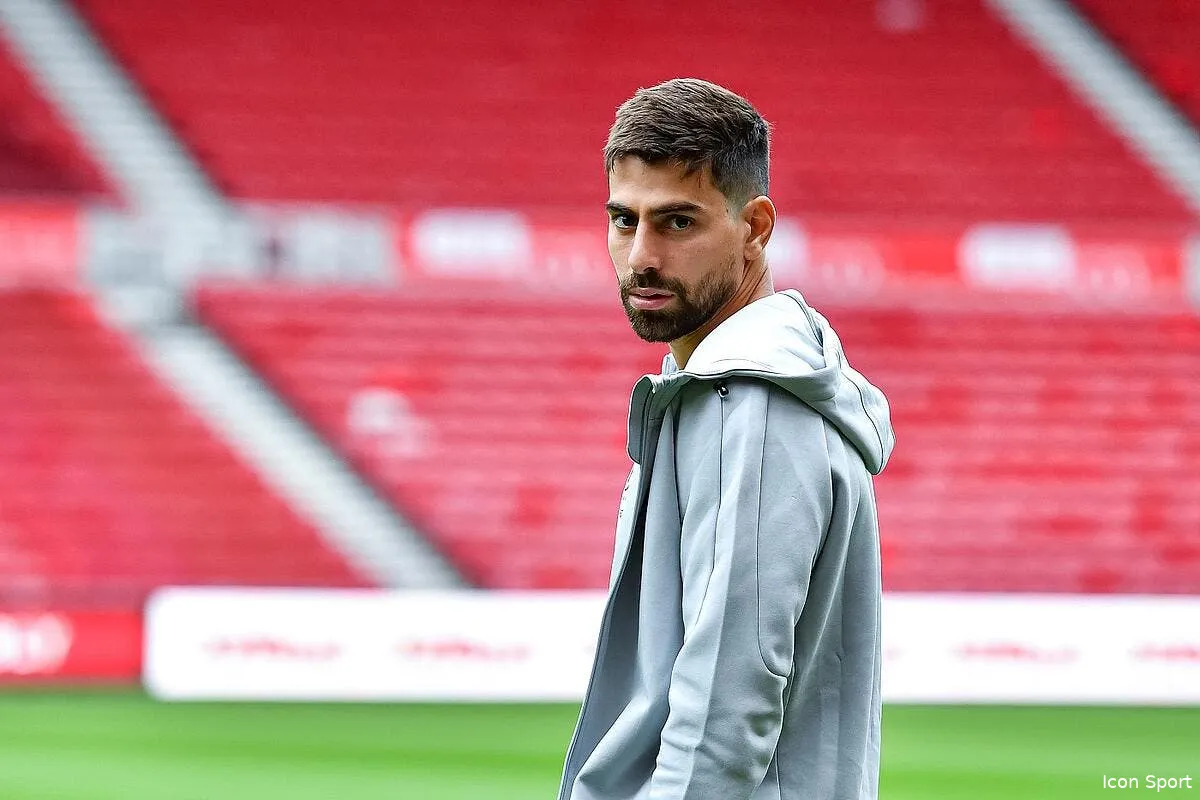 om luan peres trop cher son depart est annule icon bap 220722 93 021 346509