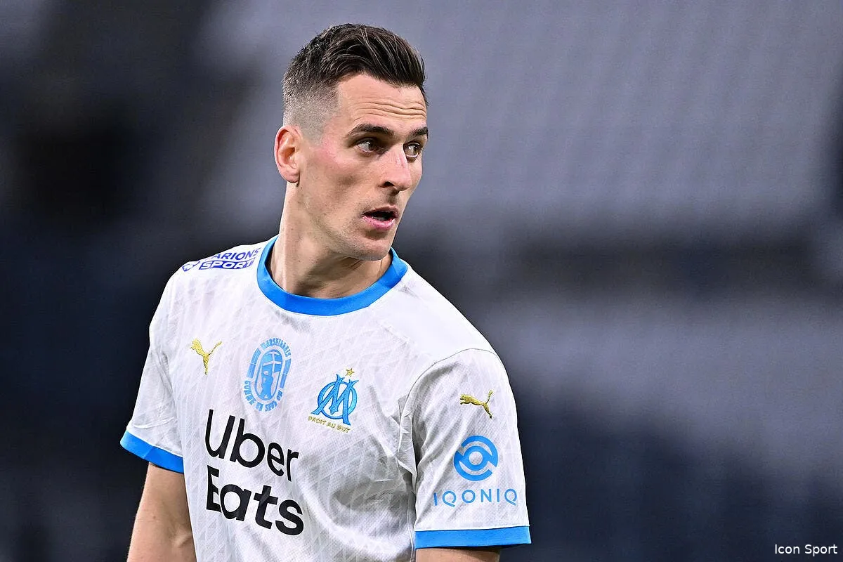 om marseille sur le podium milik a la cle icon adi 9002 320467