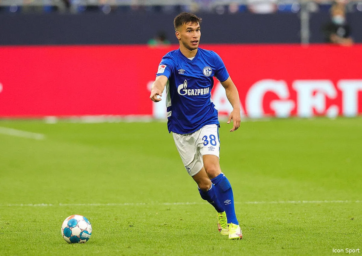 om mehmet can aydin le gros de longoria au mercato icon 251936441 331857