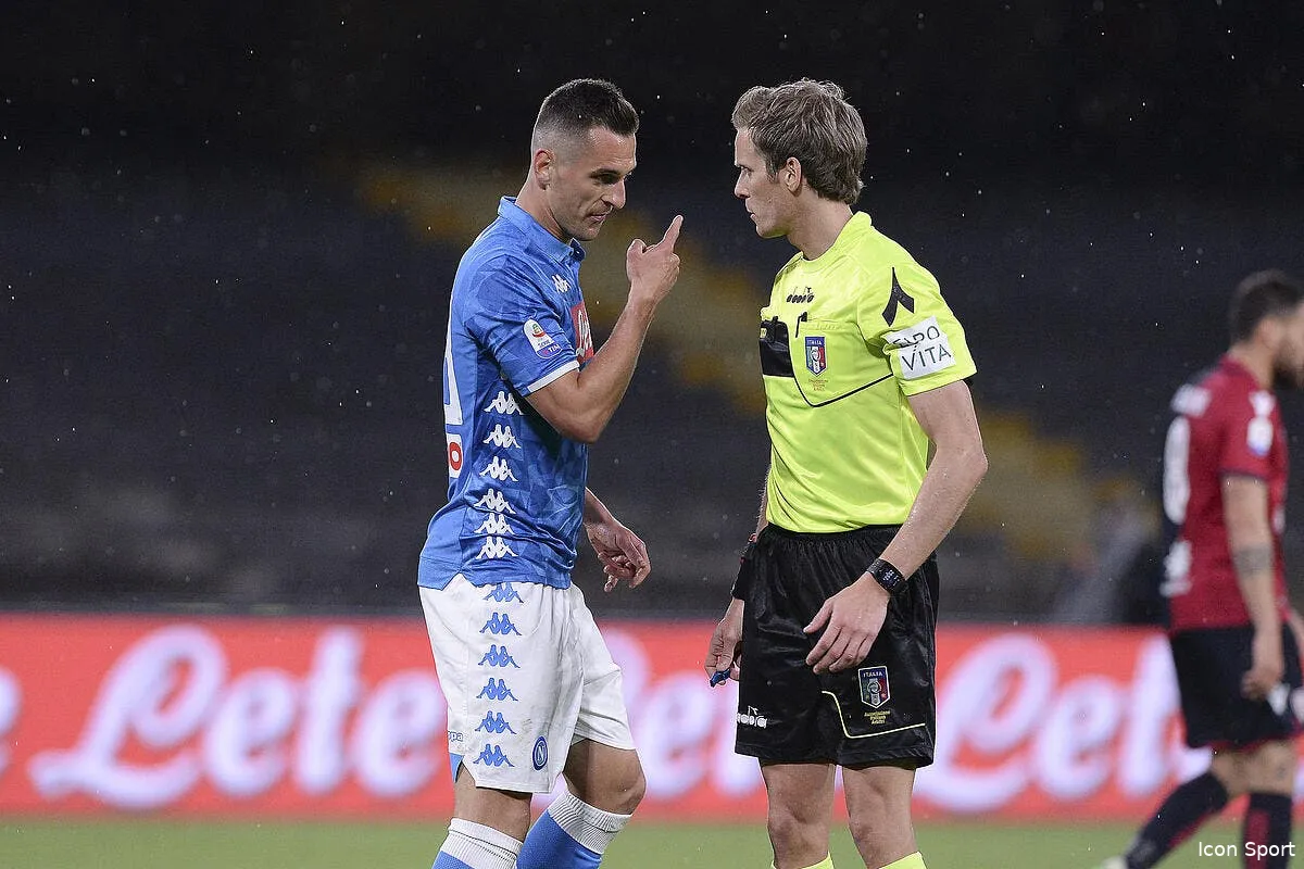 om milik et naples se frittent l interminable attente icon lp 9657104 304579