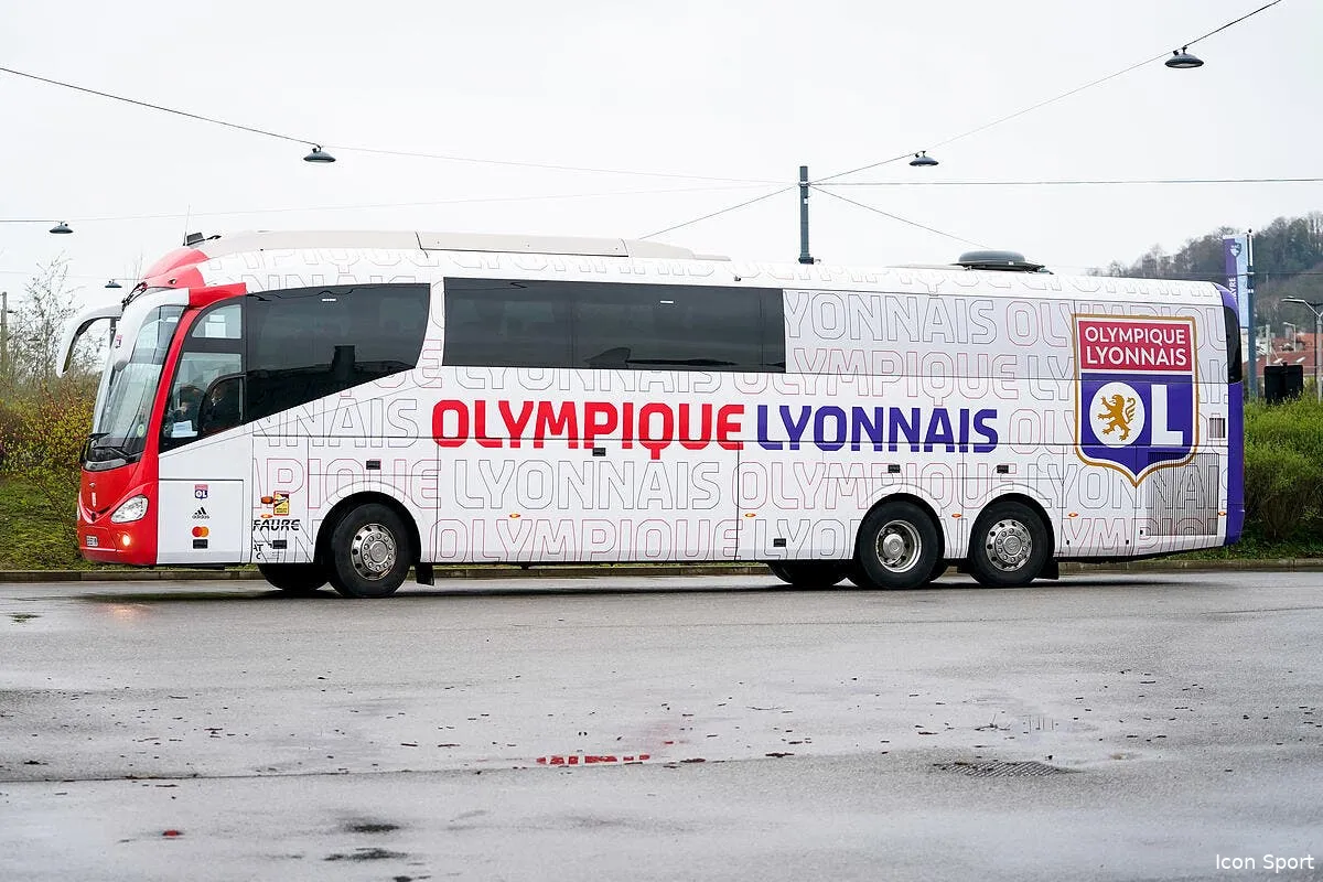 om ol le bus lyonnais caillasse fabio grosso blesse icon 02042023 pf24095 367297