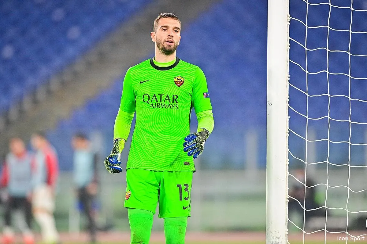 om pau lopez un pied carre signe a marseille icon lp 12505194 318327