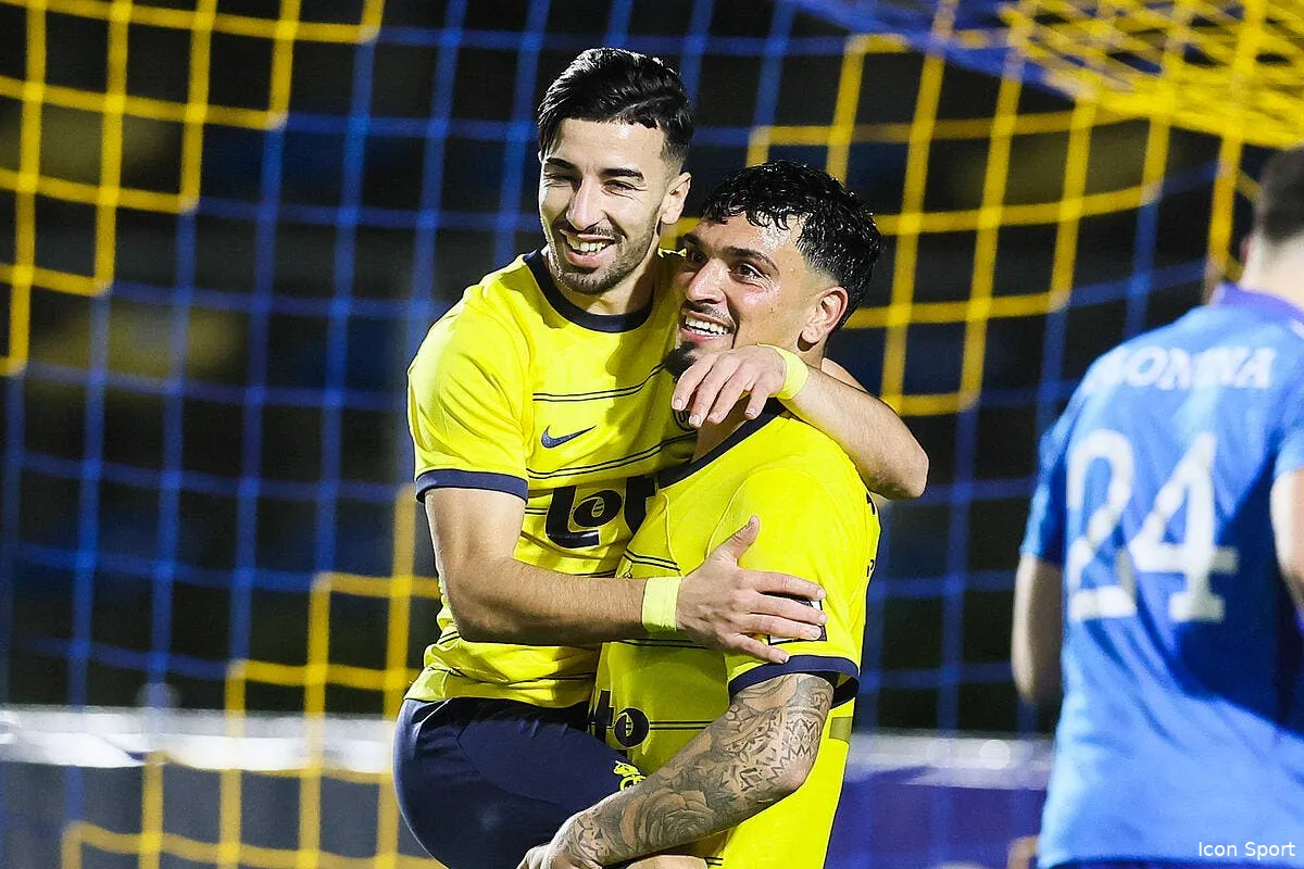 om un goleador algerien benatia vise du lourd au mercato icon 78135425 369755