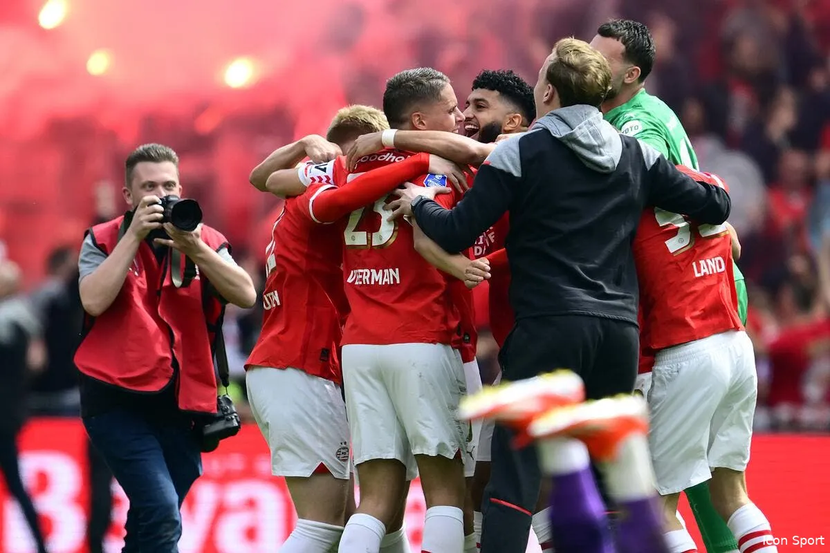 p b peter bosz porte le psv au sommet iconsport 218390 0040 375421