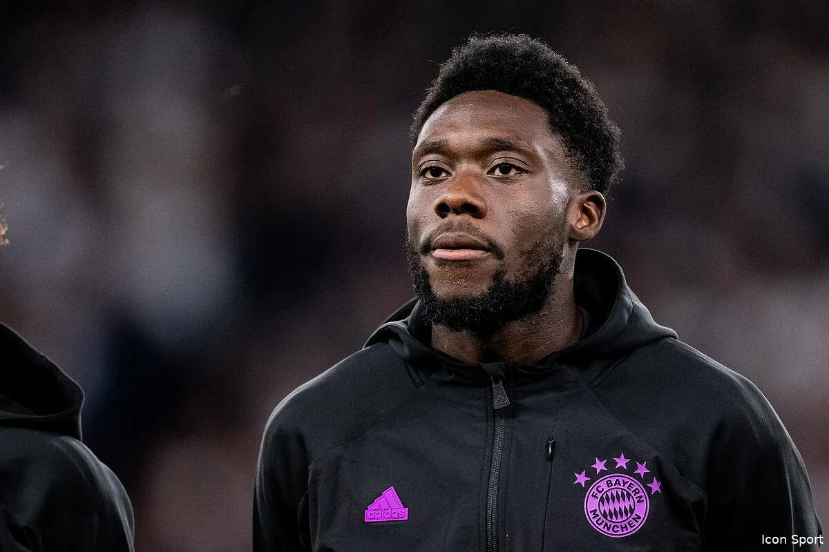 panique a gauche le psg drague alphonso davies icon bb231003pa233 366329