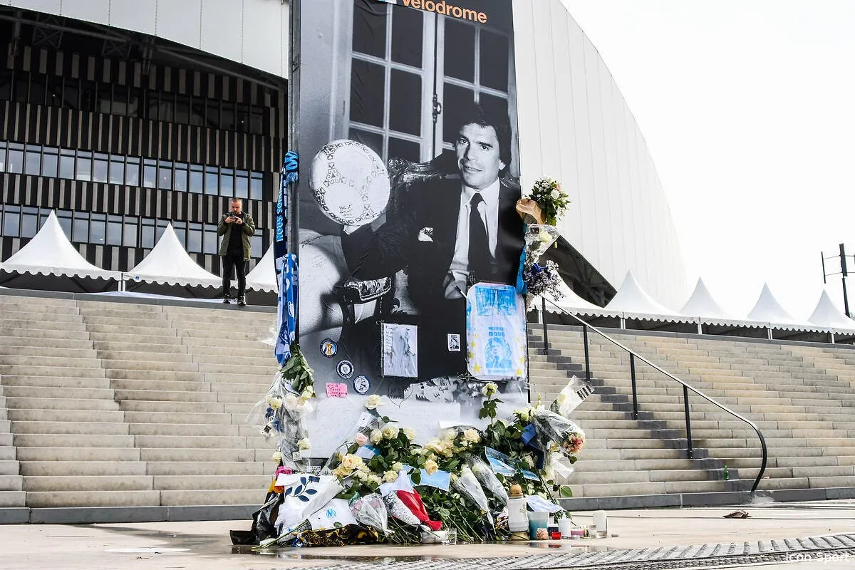 pas d hommage de riolo a tapie mais il respecte le moment icon dw56303 325131