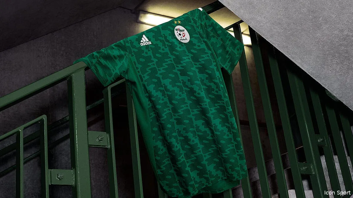 photo l algerie devoile son nouveau maillot exuaz51xmamuke3 310049