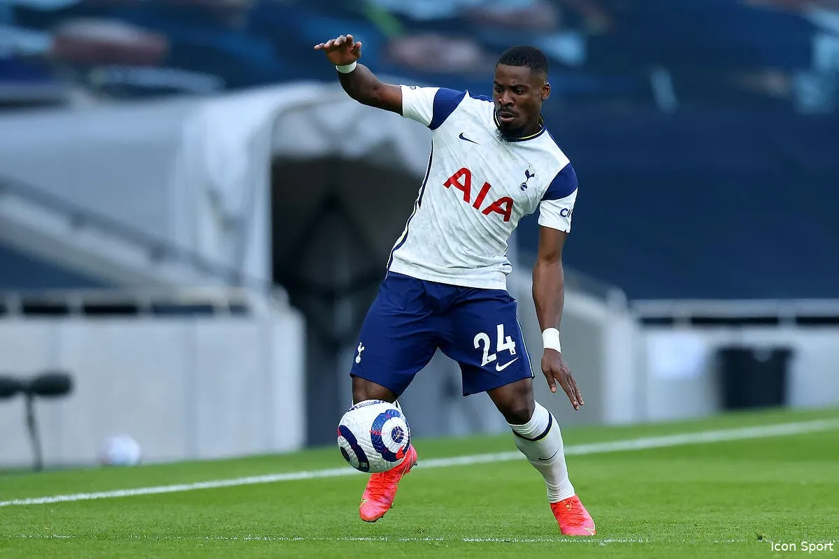 psg al khelaifi serre la main d aurier le come back prend forme icon ap 12271044 314141