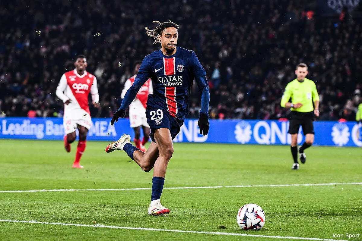 psg barcola force de laisser sa place a kvaratskhelia iconsport 251598 0281 388190