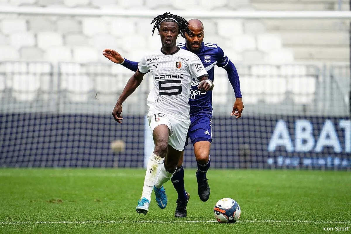 psg camavinga et aurier paris a l assaut icon 210502p35358 313397