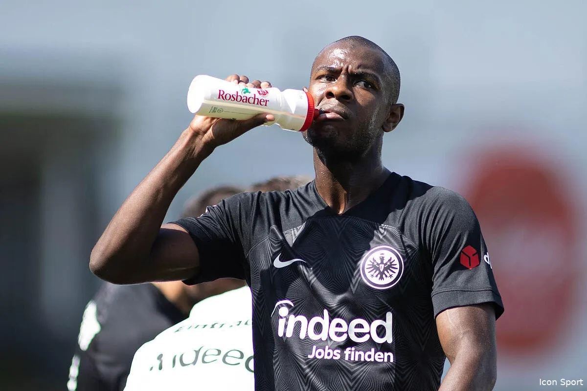 psg campos debarque en allemagne skriniar en danger icon gepa 20220709 101 107 0025 353217