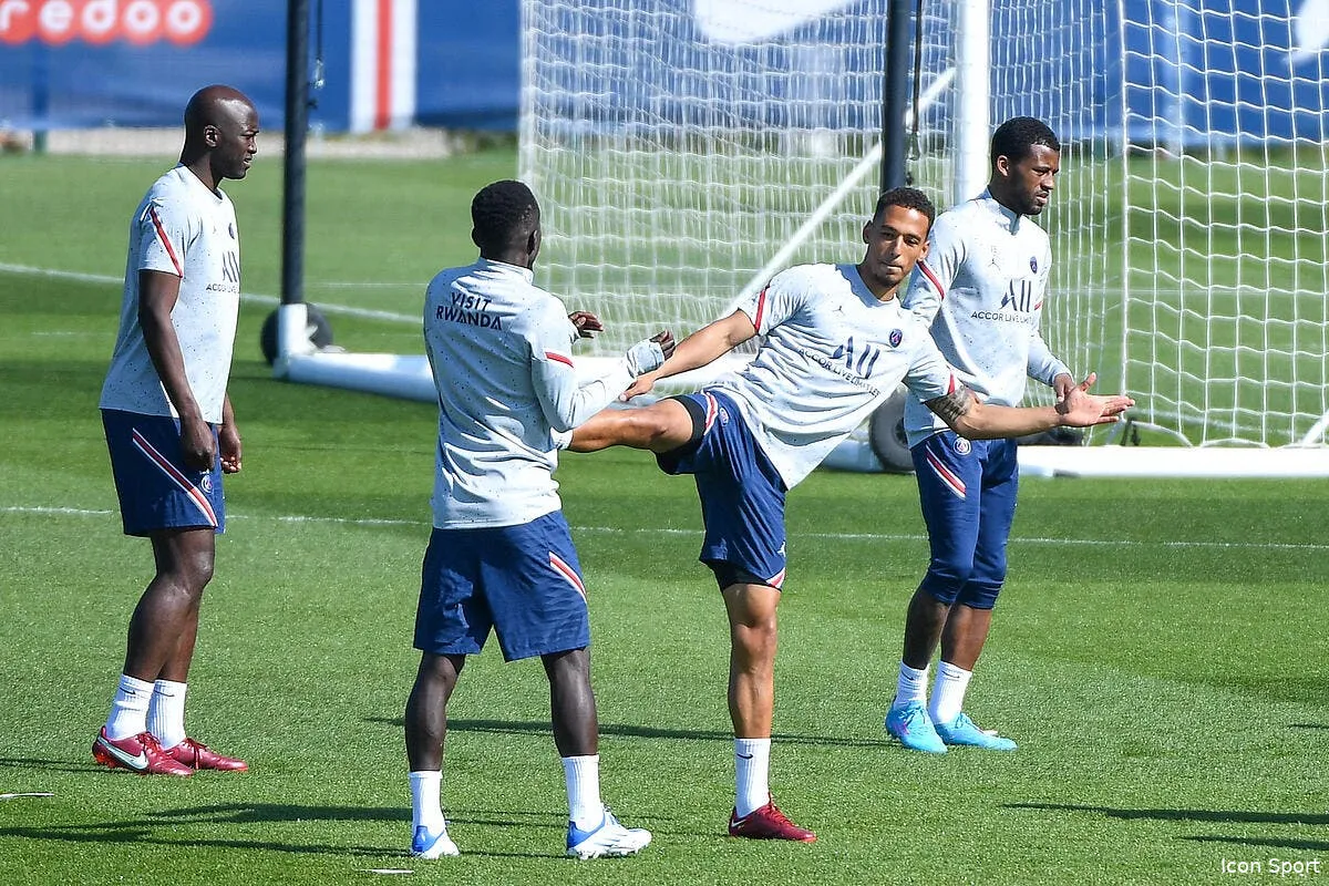 psg christophe galtier arrive il met une claque d entree icon 16042022 arl 2093 344587