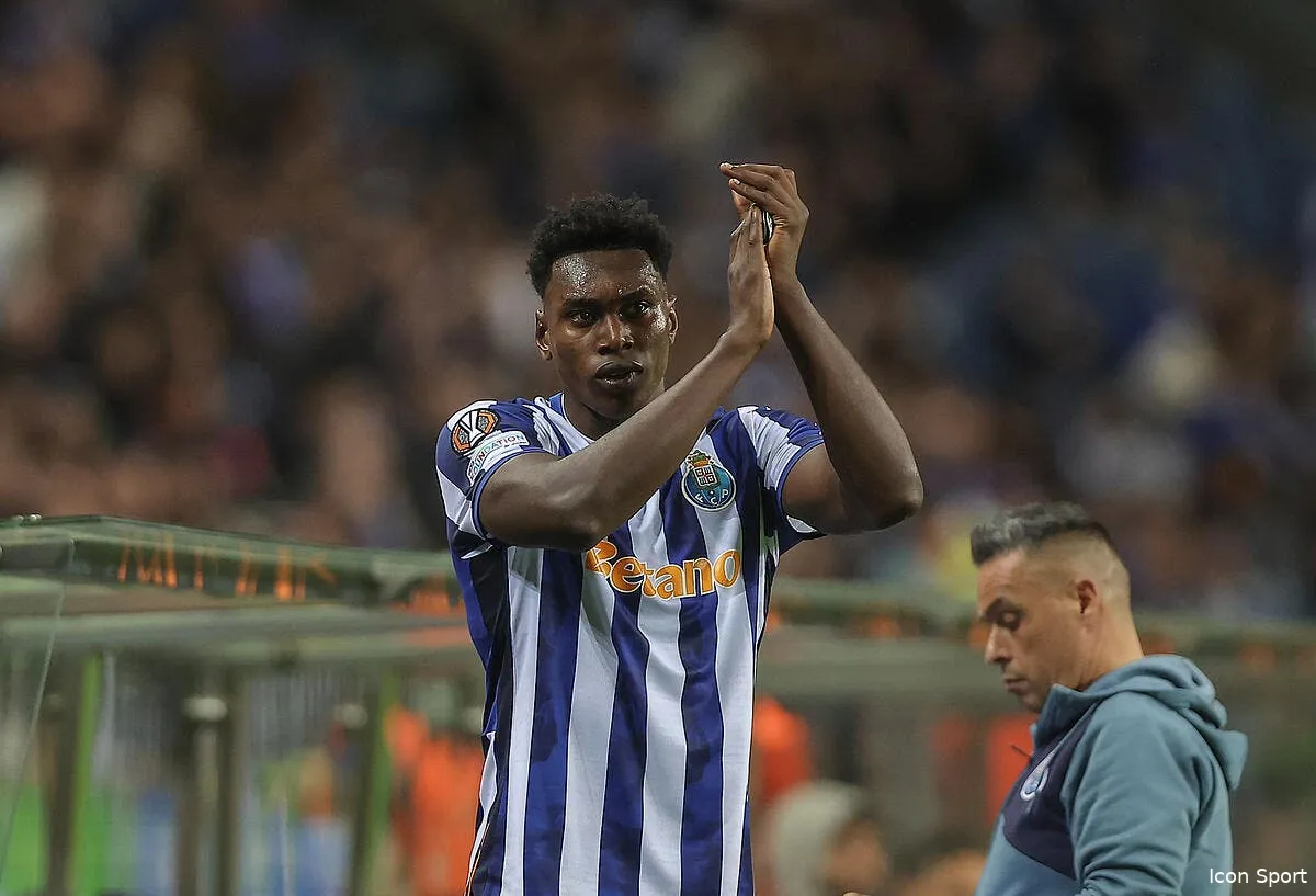 psg cinq attaquants en finale pour signer a paris iconsport 242638 0103 384090