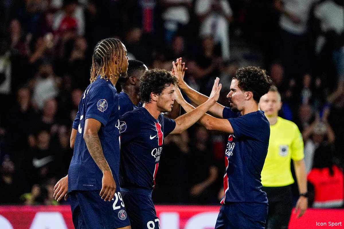 psg daniel riolo sort l extincteur et eteint l enflammade iconsport 237545 0153 380368