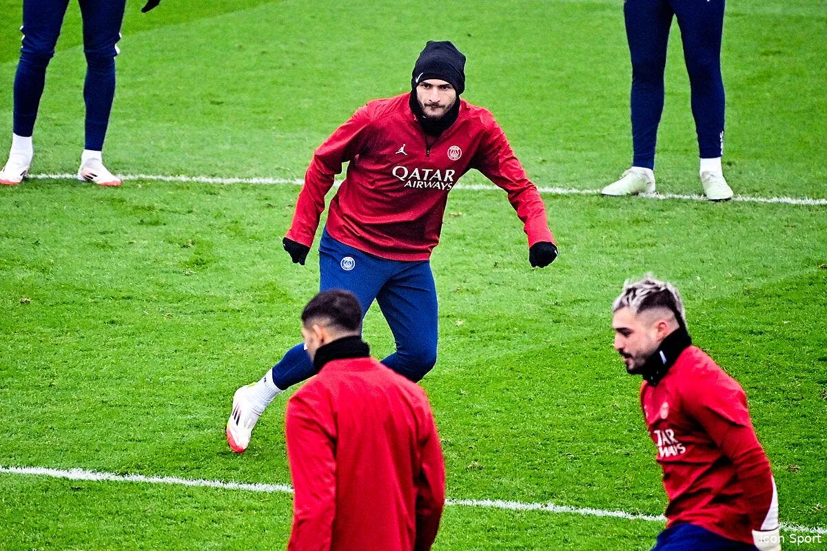 psg le groupe pour reims sans hakimi premiere pour kvaratskhelia iconsport 250047 0113 387376