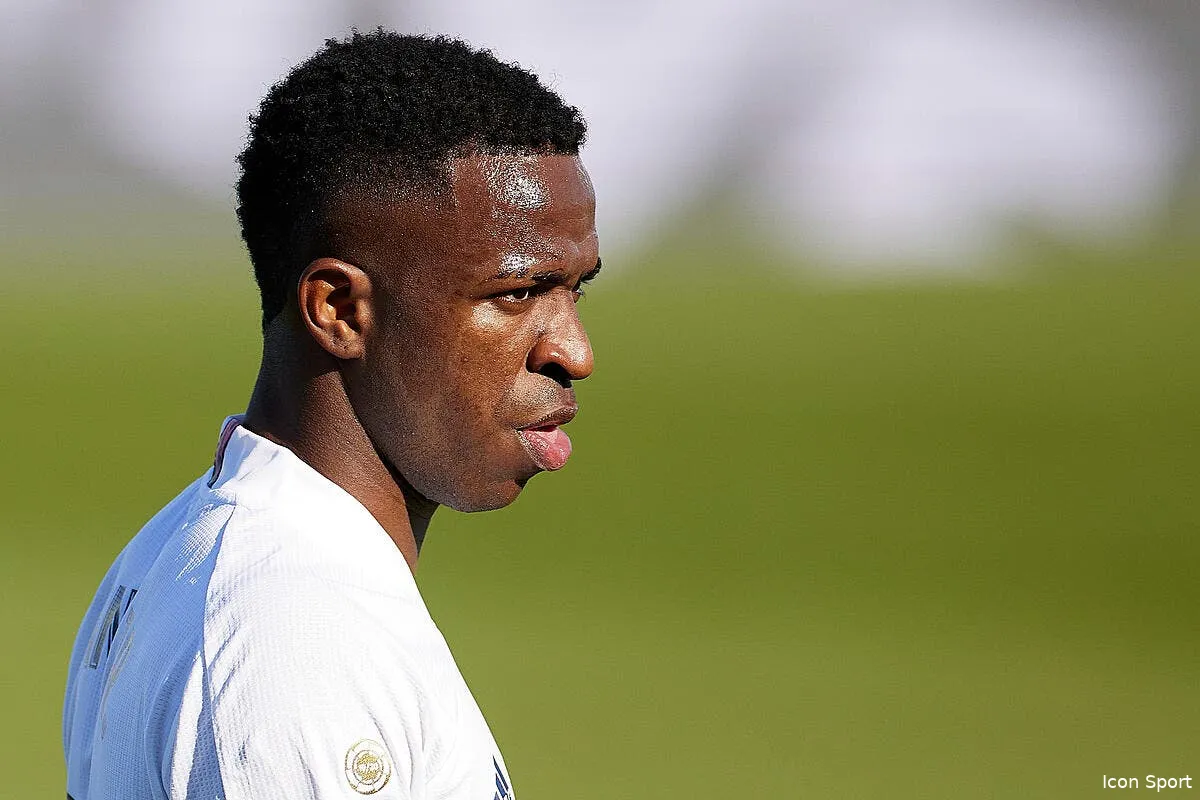 psg leonardo a la manoeuvre il veut vinicius icon ra 210313 103 310427