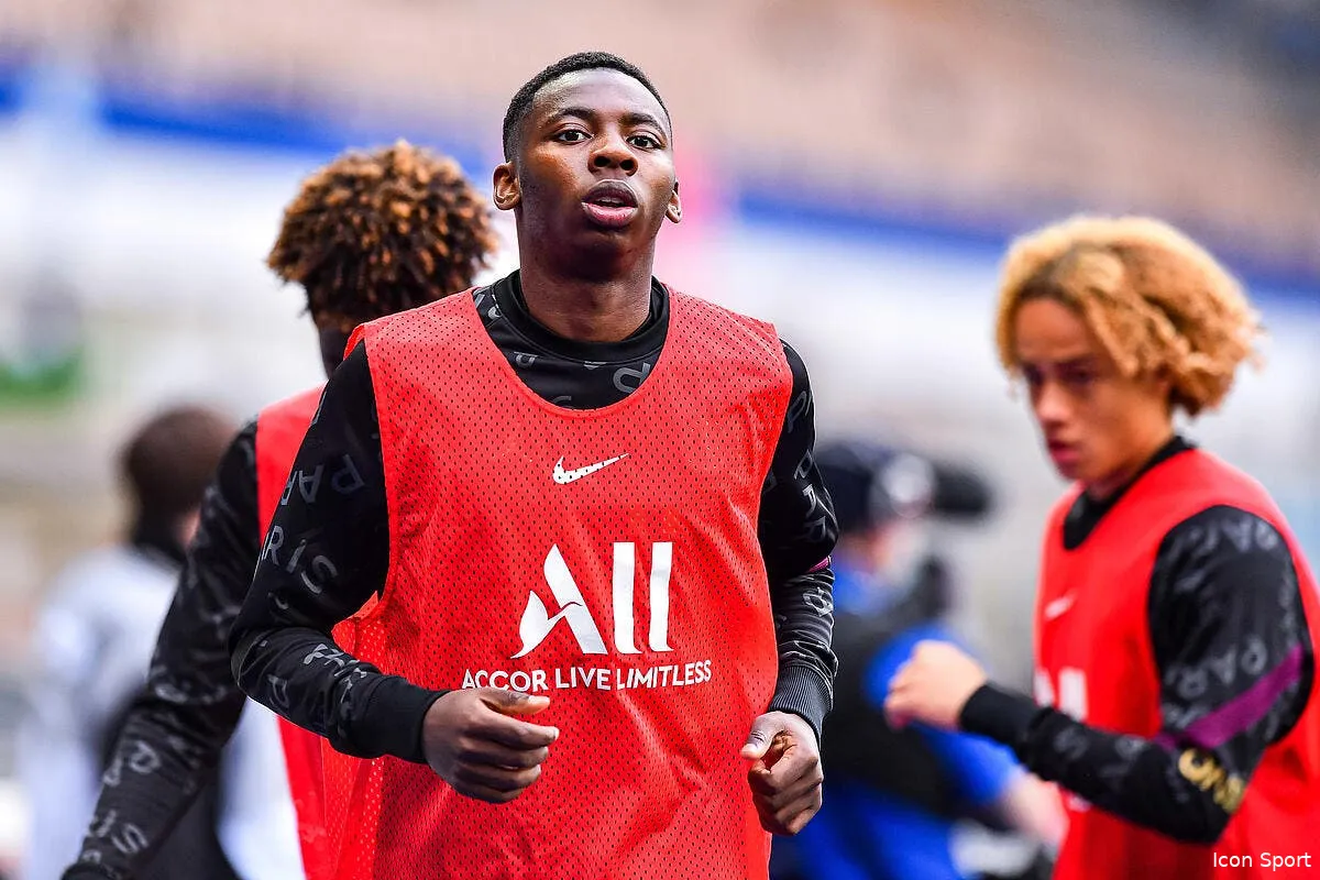 psg leonardo expedie un titi en ligue 2 icon bap 100421 93 176 320461