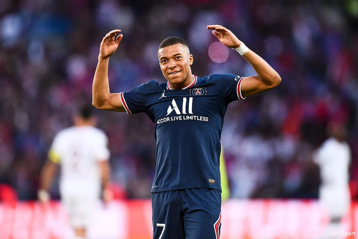 psg mbappe embrasse tres fort le real madrid icon pl5 4264 341813