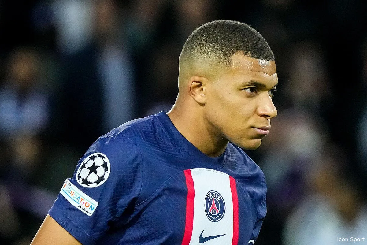 psg mbappe frappe dans le dos tout etait faux icon 11102022 dsc0492 352450