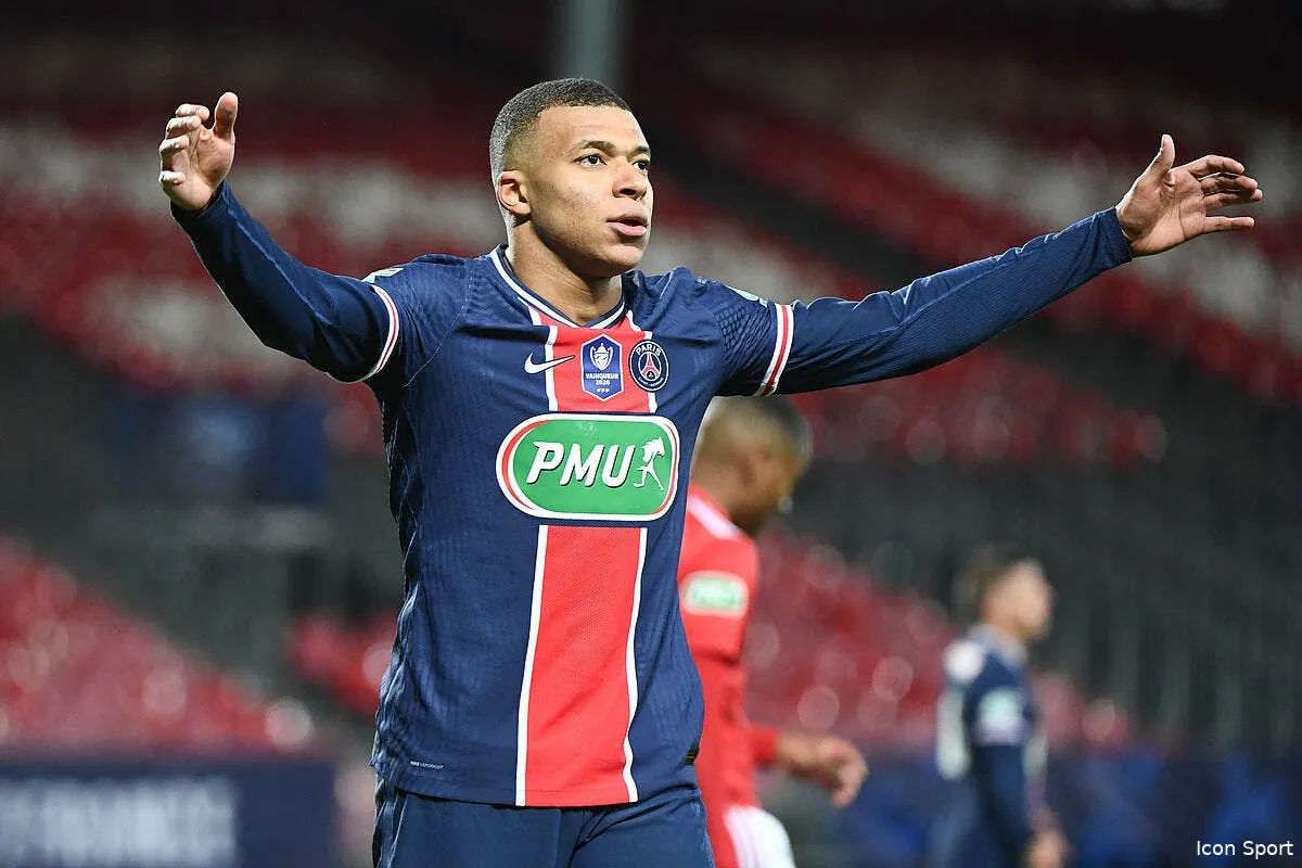 psg nabil djellit colle une pression xxl a mbappe icon dib 060321 10 30 308599