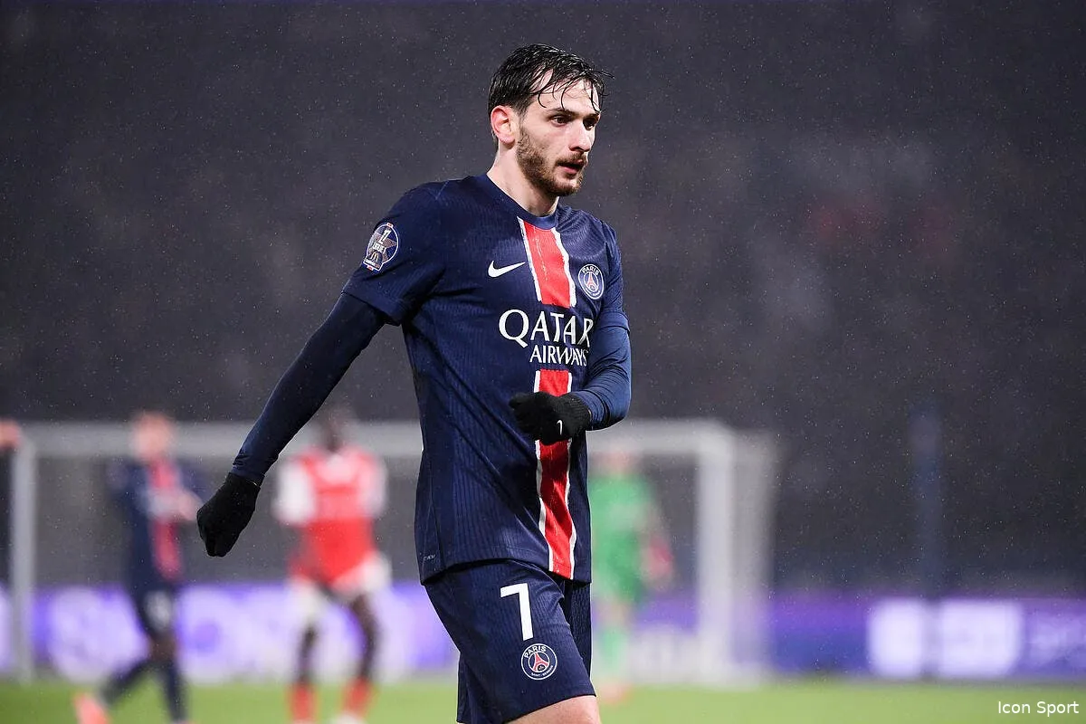 psg naples crache sur les agents de kvaratskhelia iconsport 250467 0088 387425