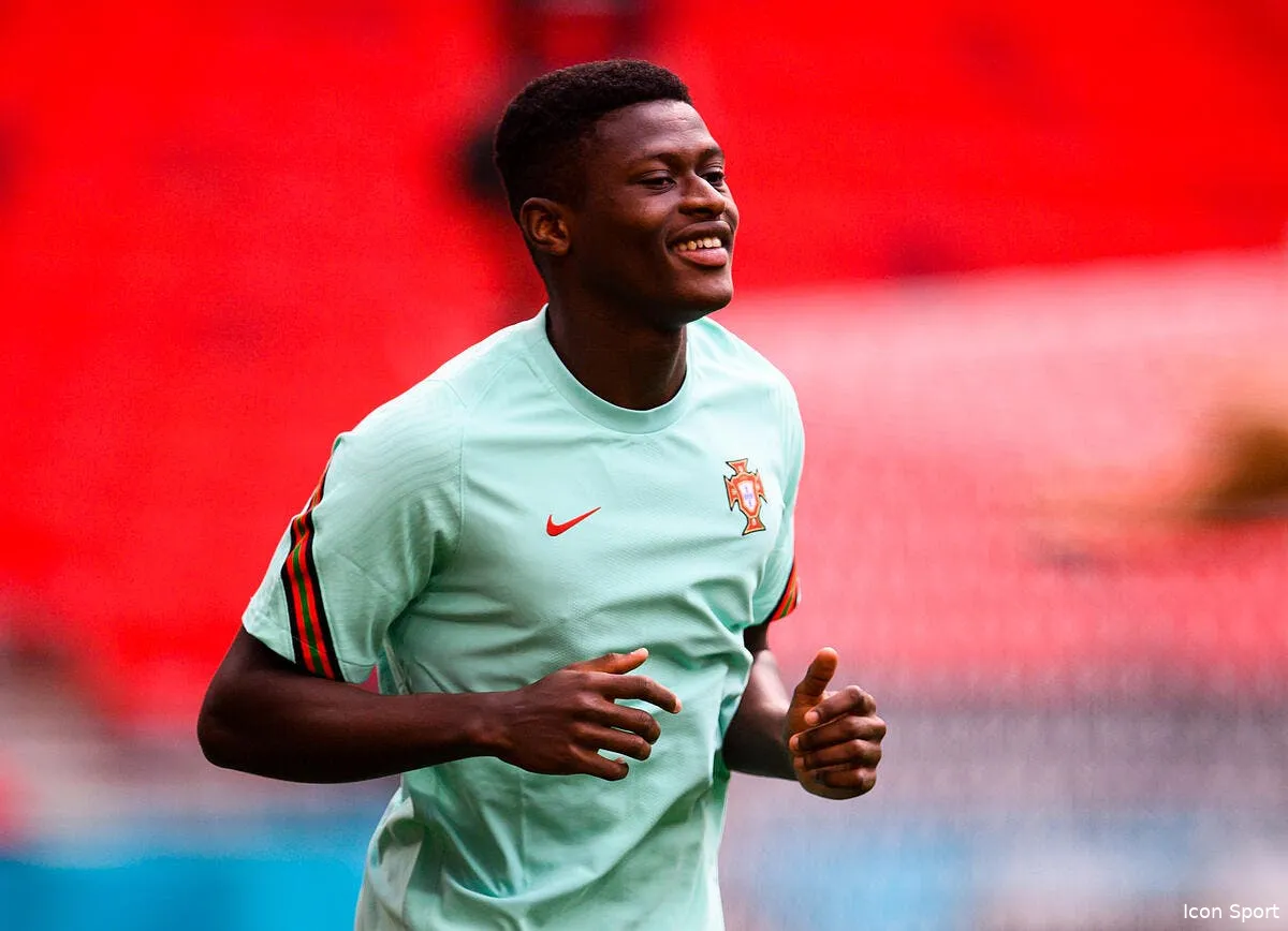 psg objectif lateral gauche paris cible nuno mendes icon 244923216 322673