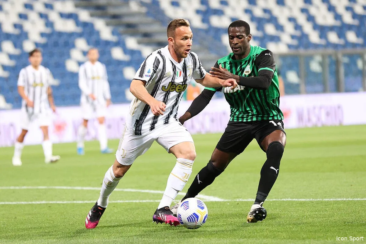 psg paris a un oeil sur arthur c est 35 me icon lp 12930707 316393